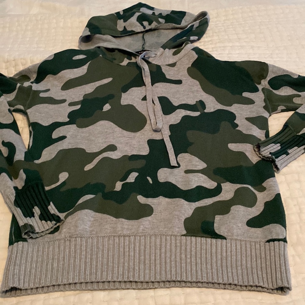 Bloomingdales Aqua Camo hoodie green gray xs